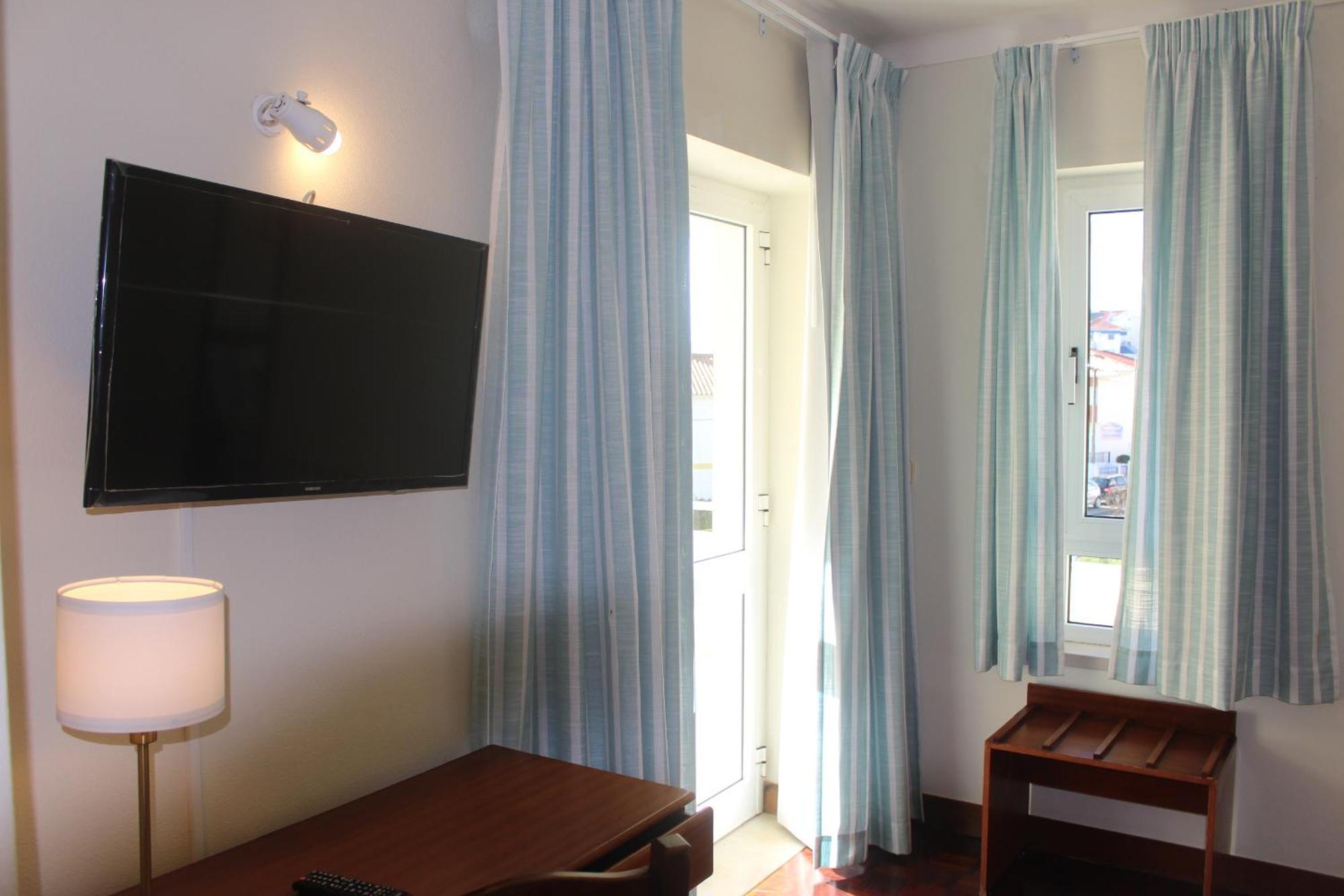 Hotel Santo Antonio Da Baia Сан-Мартинью-ду-Порту Экстерьер фото